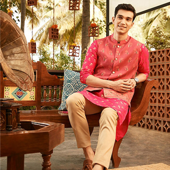 https://zenfashion.in/products/men-magenta-pink-golden-floral-printed-thread-work-floral-kurta-2