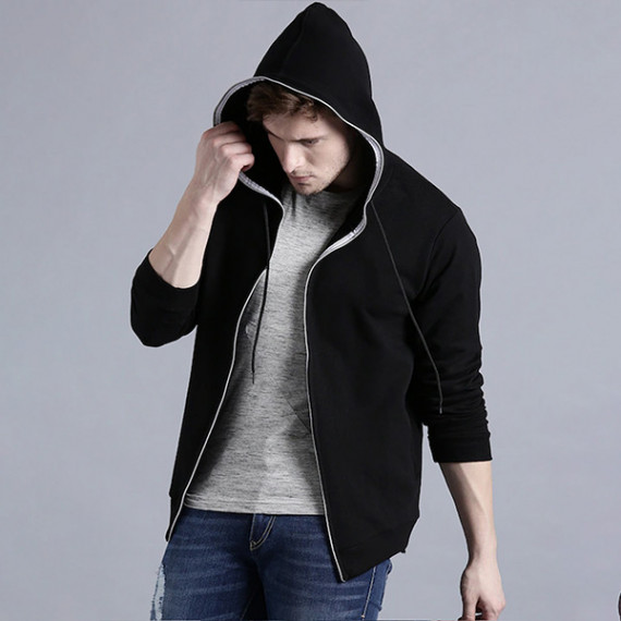https://zenfashion.in/products/men-black-solid-hooded-sweatshirt