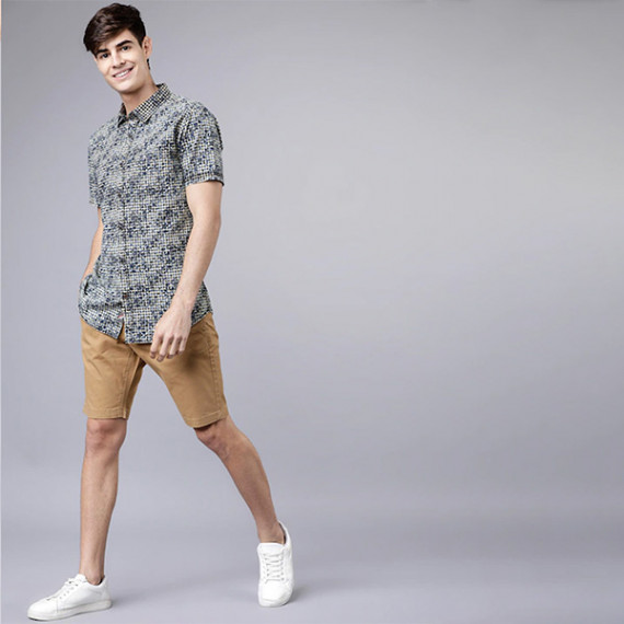 https://zenfashion.in/products/men-khaki-solid-slim-fit-regular-shorts