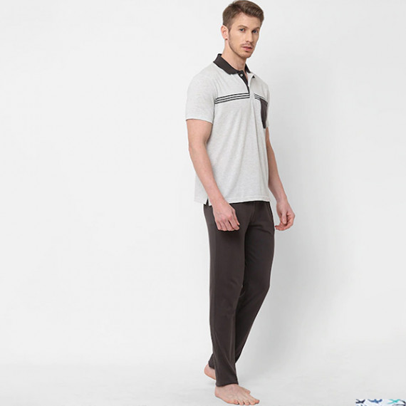https://zenfashion.in/products/men-white-grey-striped-pure-cotton-night-suit